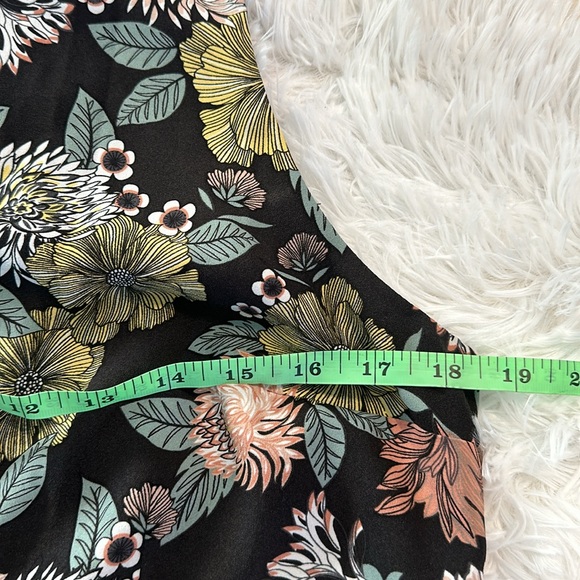 Beautiful Loft dress - Picture 4 of 7